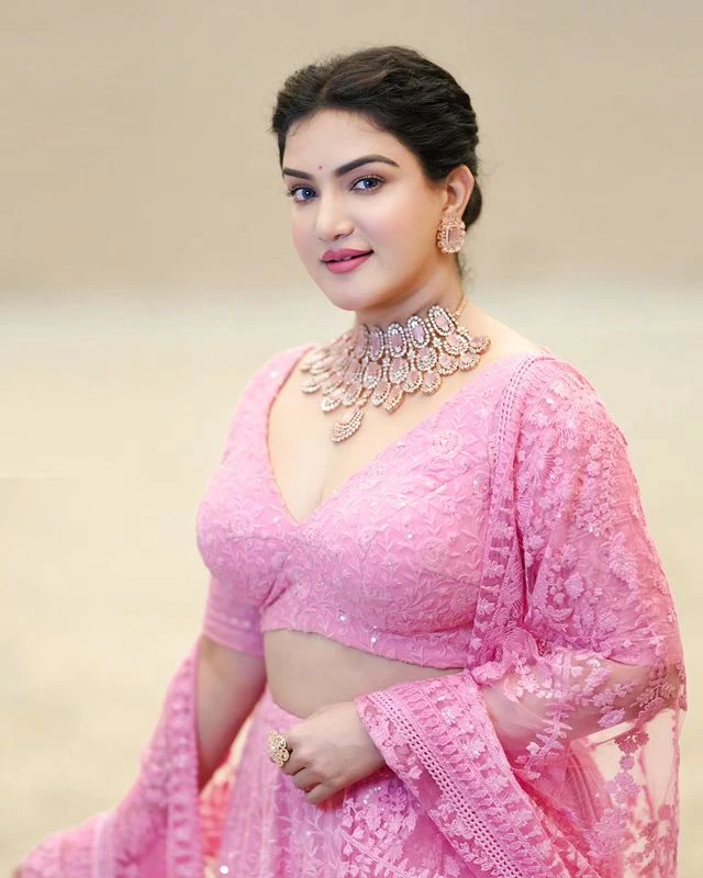 Malayala Actress Honey Rose shines in pink dress Photos