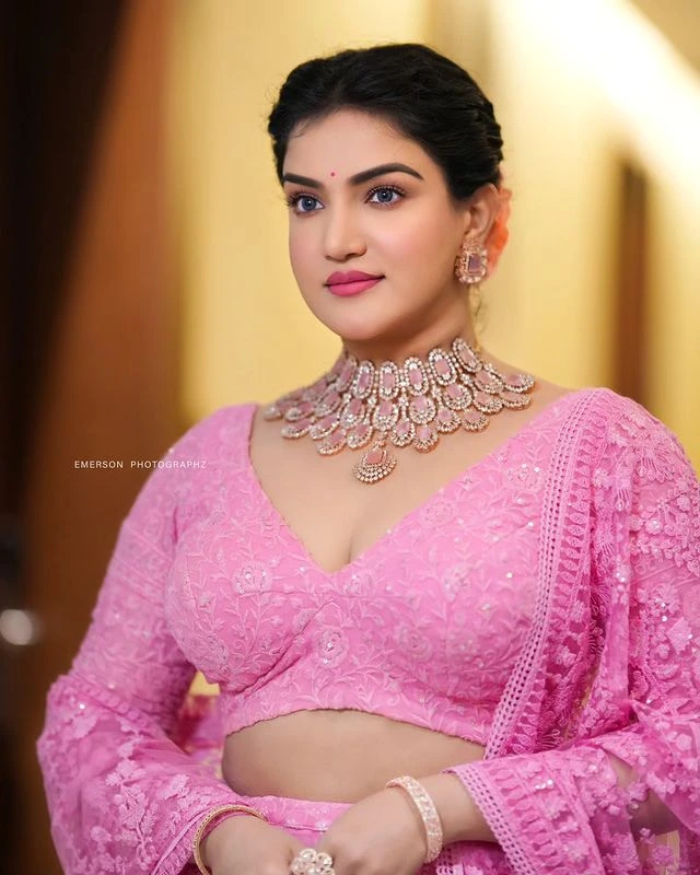Malayala Actress Honey Rose shines in pink dress Photos