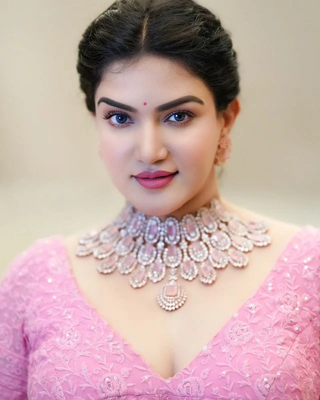 Malayala Actress Honey Rose shines in pink dress Photos