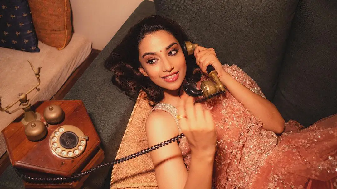 Meenakshi Chaudhary shines in saree photos gone viral