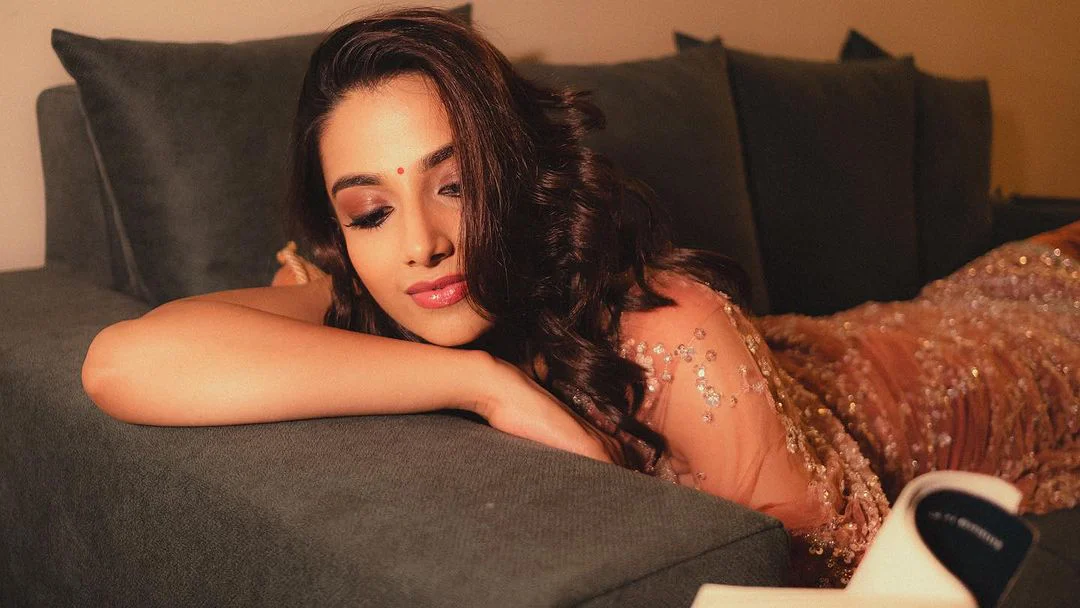 Meenakshi Chaudhary shines in saree photos gone viral