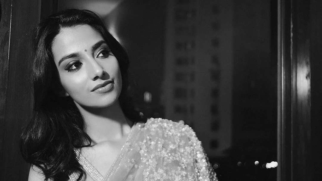 Meenakshi Chaudhary shines in saree photos gone viral