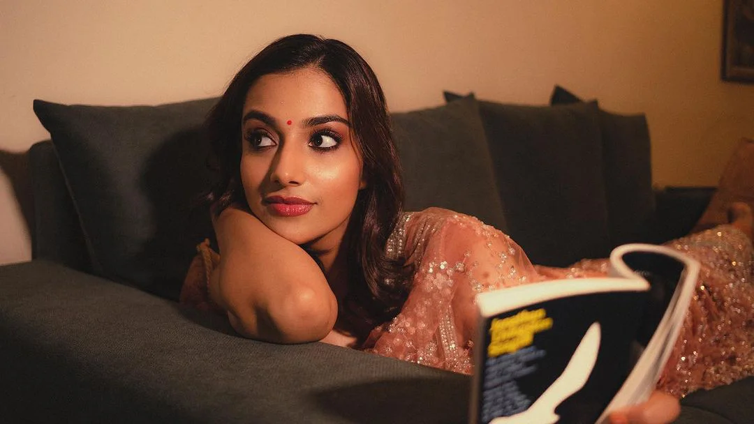 Meenakshi Chaudhary shines in saree photos gone viral