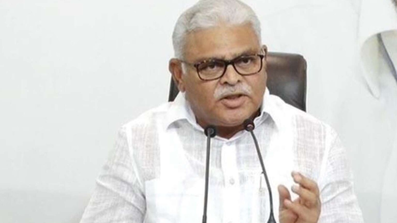 Ambati Rambabu : స్కిల్ డెవలప్ మెంట్ కేసులో సాయం చేస్తే.. టీడీపీని బీజేపీలో విలీనం చేస్తామని లోకేష్ అన్నట్లు సమాచారం : అంబటి రాంబాబు Ambati Rambabu : స్కిల్ డెవలప్ మెంట్ కేసులో సాయం చేస్తే.. టీడీపీని బీజేపీలో విలీనం చేస్తామని లోకేష్ అన్నట్లు సమాచారం : అంబటి రాంబాబు