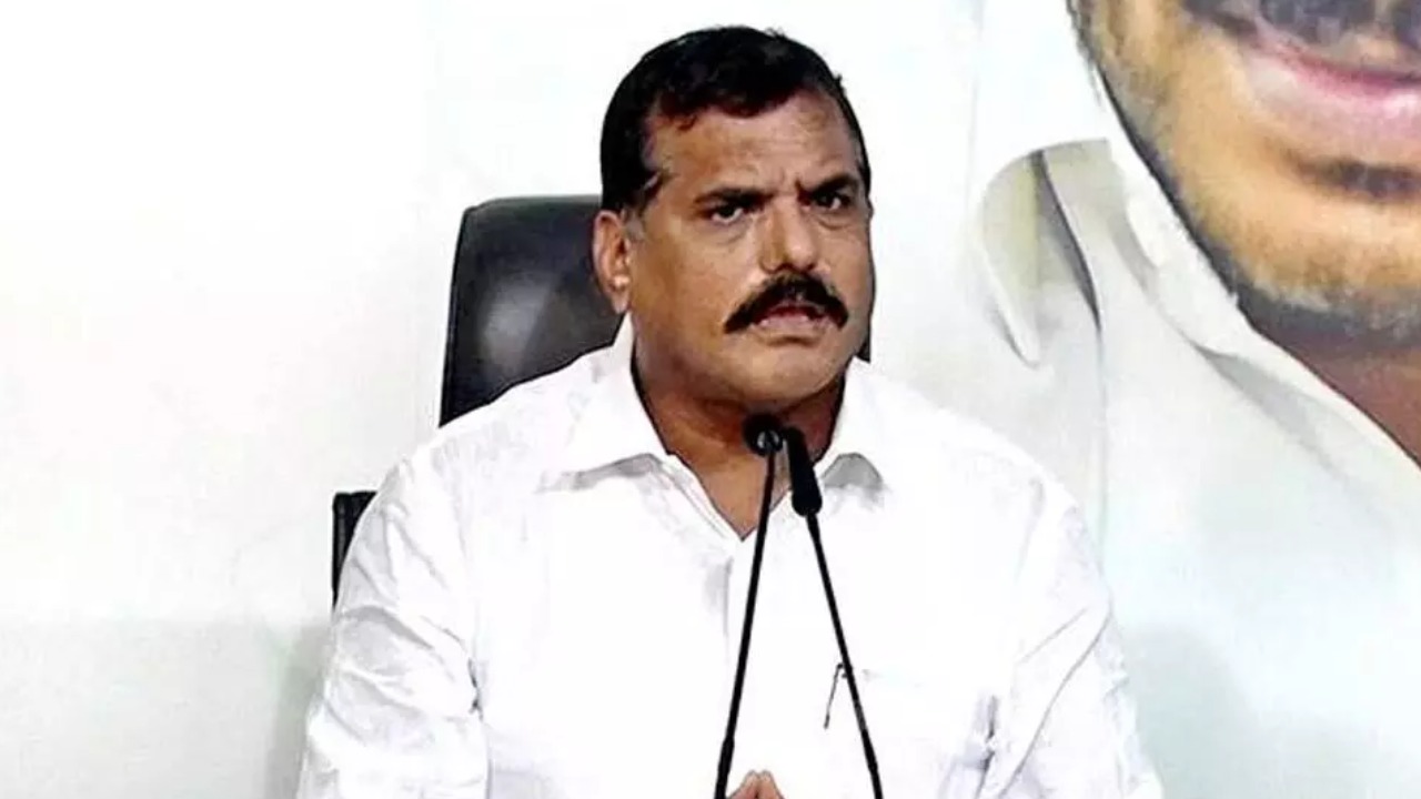 అసలు ఎన్నికల కమిషనర్కు ఫిర్యాదు చేసింది ఎవరు? ఈసీ పునఃసమీక్ష చేయాలి: బొత్స అసలు ఎన్నికల కమిషనర్కు ఫిర్యాదు చేసింది ఎవరు? ఈసీ పునఃసమీక్ష చేయాలి: బొత్స