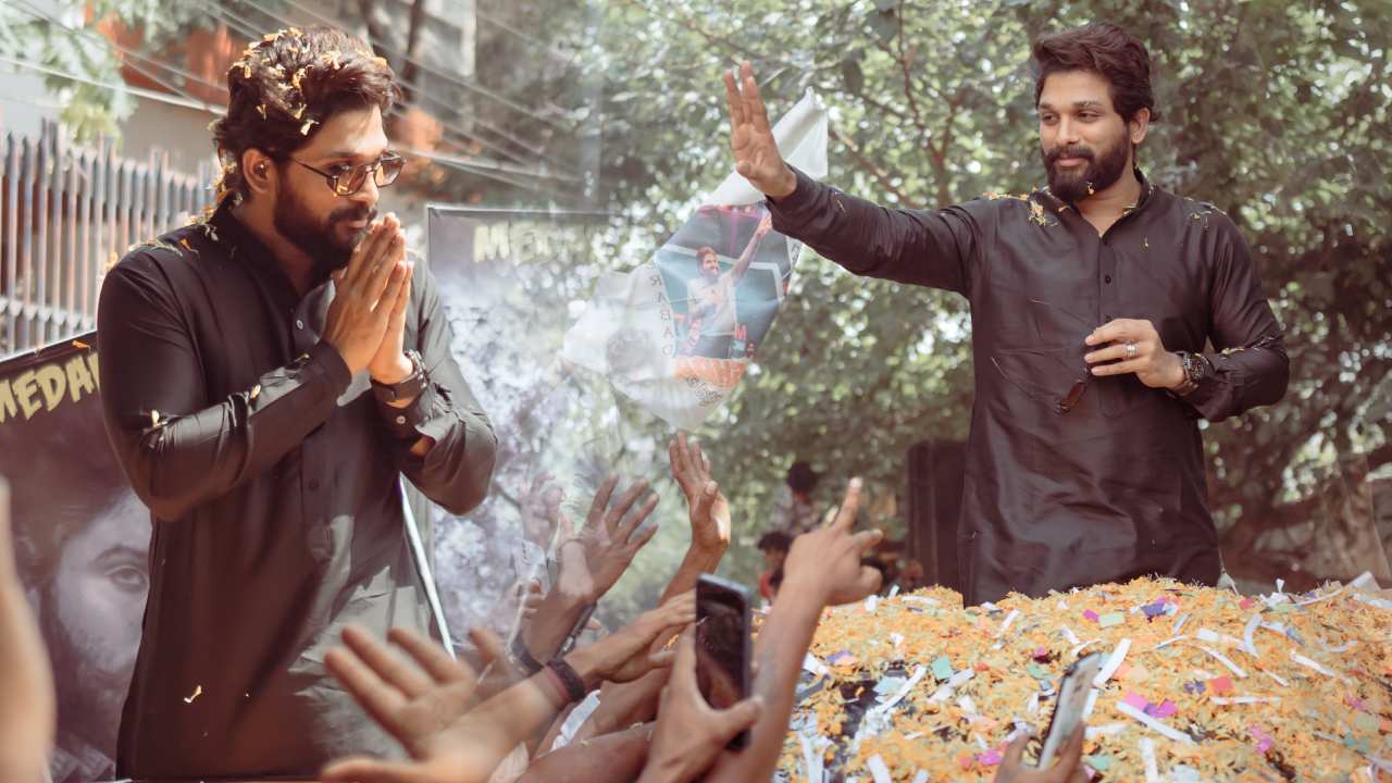 Allu Arjun : నేషనల్ అవార్డుతో ఇంటికి చేరుకున్న అల్లు అర్జున్.. గ్రాండ్ వెల్కమ్ పలికిన ఫ్యాన్స్.. Allu Arjun : నేషనల్ అవార్డుతో ఇంటికి చేరుకున్న అల్లు అర్జున్.. గ్రాండ్ వెల్కమ్ పలికిన ఫ్యాన్స్..