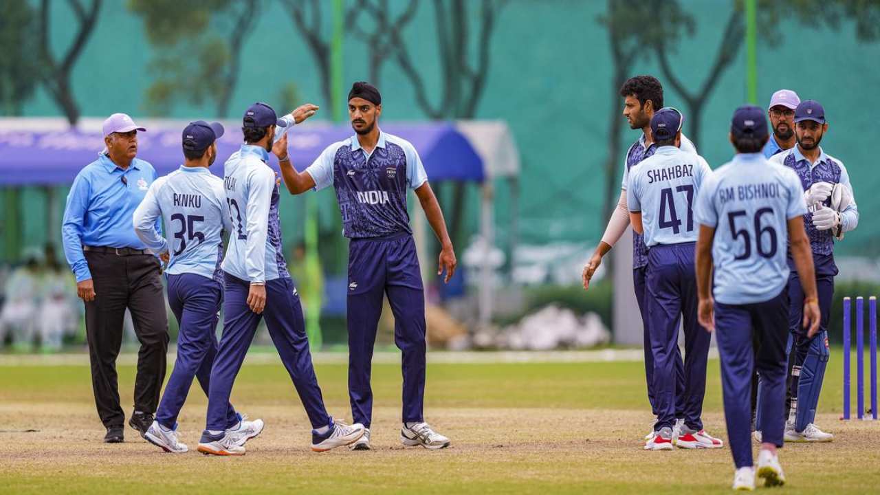 Asian Games : ఆసియా క్రీడల్లో స్వర్ణం గెలిచిన భారత పురుషుల క్రికెట్ జట్టు Asian Games : ఆసియా క్రీడల్లో స్వర్ణం గెలిచిన భారత పురుషుల క్రికెట్ జట్టు