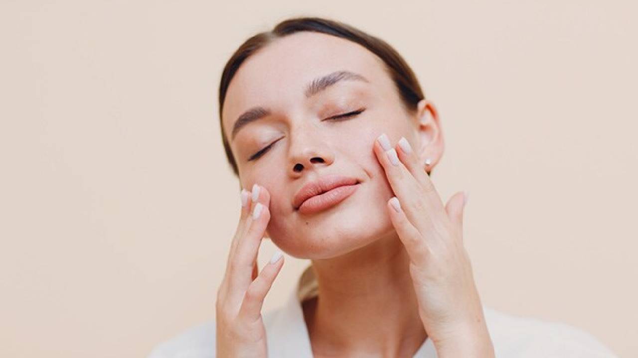 Skin Fasting : స్కిన్ ఫాస్టింగ్.. సోషల్ మీడియాలో కొత్త ట్రెండ్.. ఇంతకీ ఏంటిది? Skin Fasting : స్కిన్ ఫాస్టింగ్.. సోషల్ మీడియాలో కొత్త ట్రెండ్.. ఇంతకీ ఏంటిది?