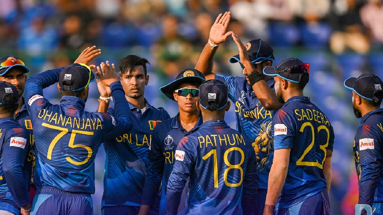 ODI World Cup 2023 : శ్రీలంకకు భారీ షాక్.. మూలిగే నక్కపై తాటిపండు పడ్డట్లు.. ODI World Cup 2023 : శ్రీలంకకు భారీ షాక్.. మూలిగే నక్కపై తాటిపండు పడ్డట్లు..