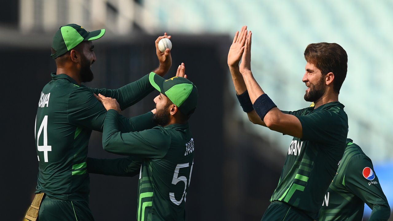 PAK vs BAN : మిణుకు మిణుకుమంటున్న పాకిస్థాన్ సెమీస్ ఆశలు.. బంగ్లాదేశ్ పై భారీ విజయం PAK vs BAN : మిణుకు మిణుకుమంటున్న పాకిస్థాన్ సెమీస్ ఆశలు.. బంగ్లాదేశ్ పై భారీ విజయం