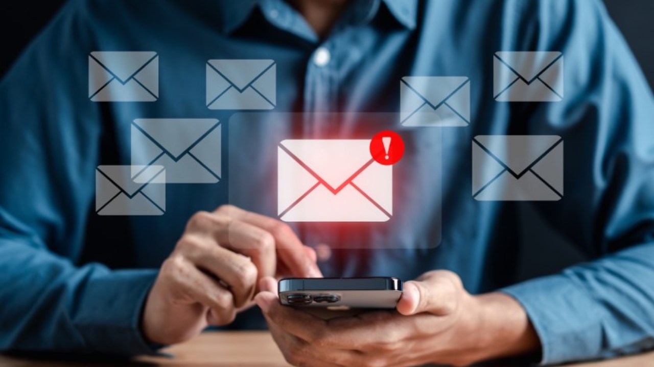 Online Scam Alert _ 6 common ways in which cyber frauds are stealing your money