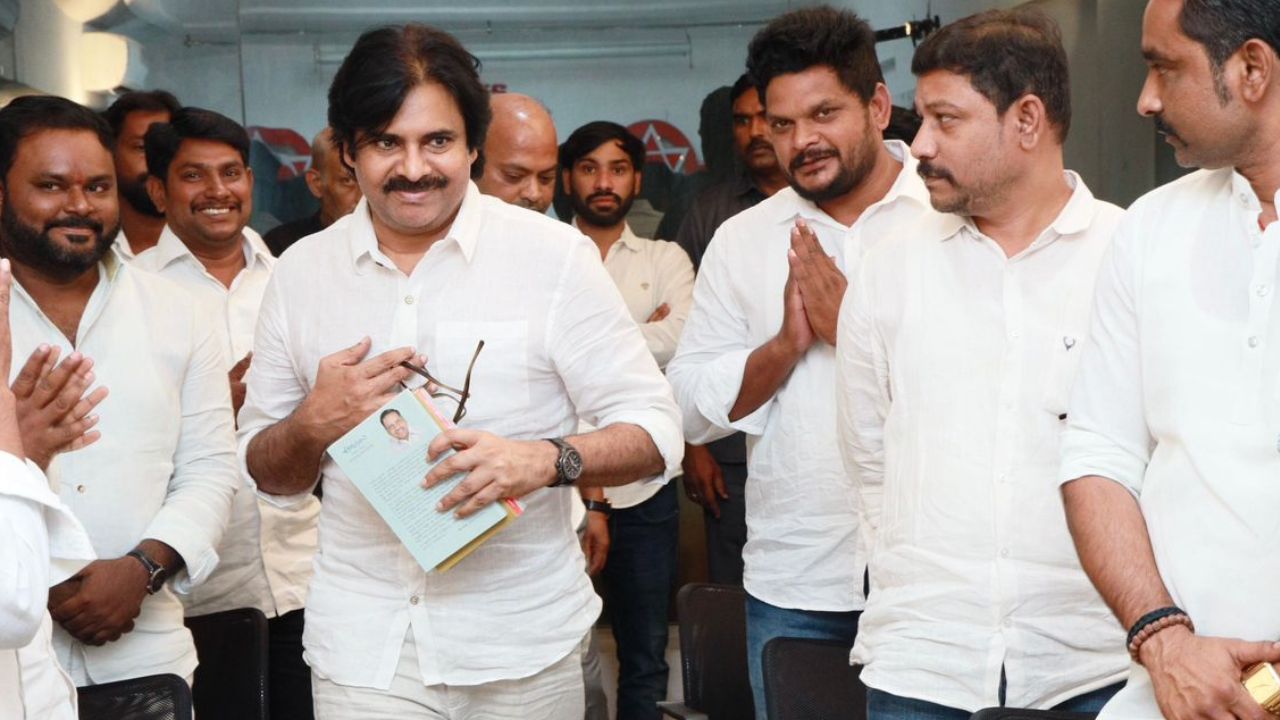 Jana Sena Party : ఈసారి వెనక్కి తగ్గొద్దు.. పవన్ కల్యాణ్ కు తెలంగాణ జనసేన నేతల విజ్ఞప్తి Jana Sena Party : ఈసారి వెనక్కి తగ్గొద్దు.. పవన్ కల్యాణ్ కు తెలంగాణ జనసేన నేతల విజ్ఞప్తి