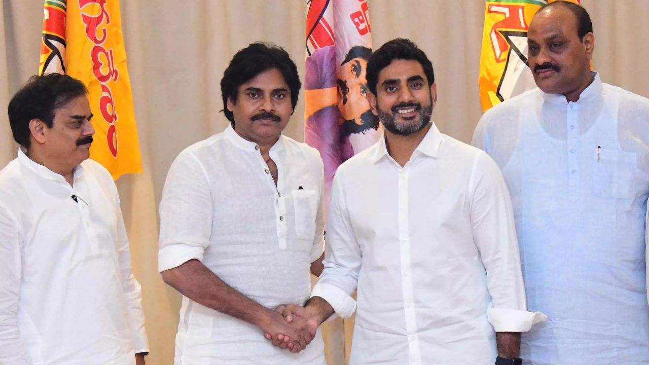 TDP – Janasena : ఇక దూకుడు పెంచుదాం..! నవంబర్ నుంచి జనంలోకి.. 10 హామీలతో ఉమ్మడి మినీ మేనిఫెస్టో TDP – Janasena : ఇక దూకుడు పెంచుదాం..! నవంబర్ నుంచి జనంలోకి.. 10 హామీలతో ఉమ్మడి మినీ మేనిఫెస్టో