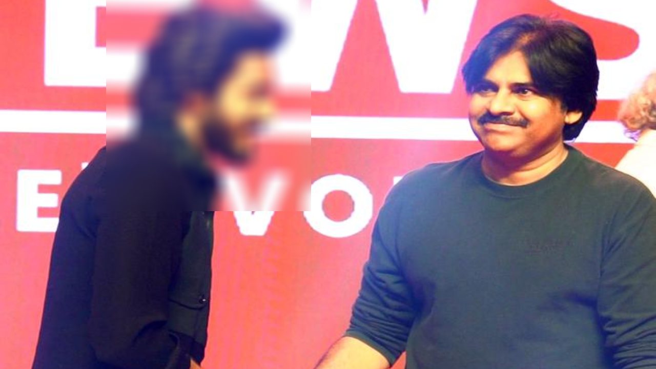 Pawan Kalyan : 18 ఏళ్ళ తరువాత మళ్ళీ ఒకే ఫ్రేమ్లో కనిపించిన బాబాయ్ అబ్బాయి.. Pawan Kalyan : 18 ఏళ్ళ తరువాత మళ్ళీ ఒకే ఫ్రేమ్లో కనిపించిన బాబాయ్ అబ్బాయి..