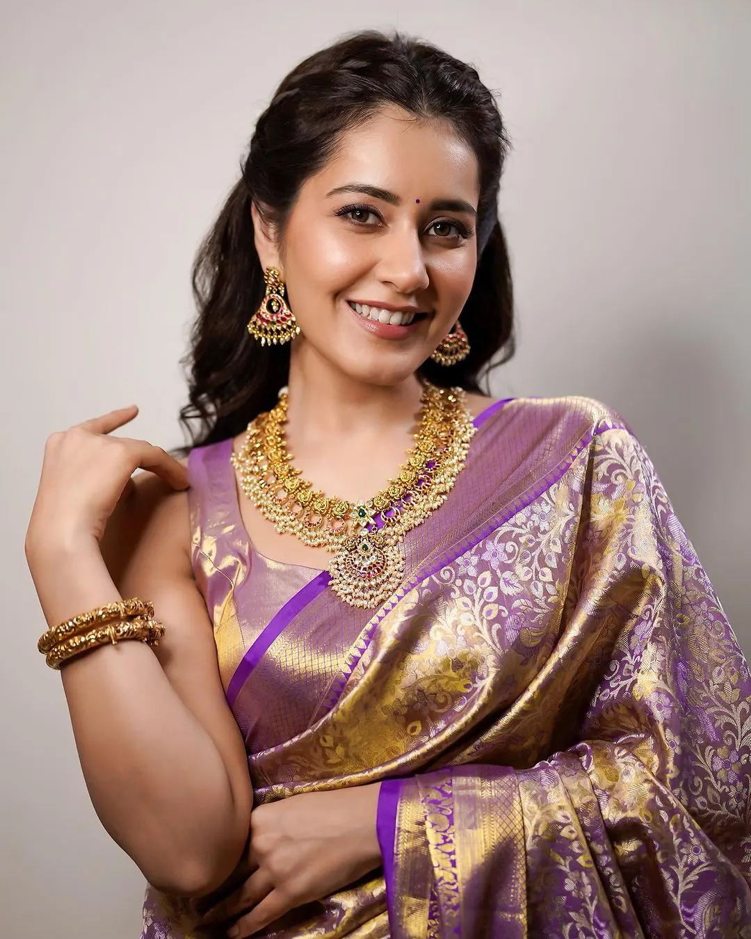 Raashii Khanna Shines in Silk Saree for Shopping Mall Opening