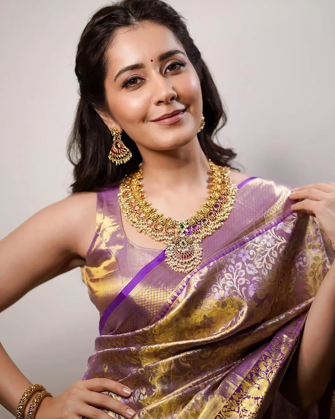 Raashii Khanna Shines in Silk Saree for Shopping Mall Opening