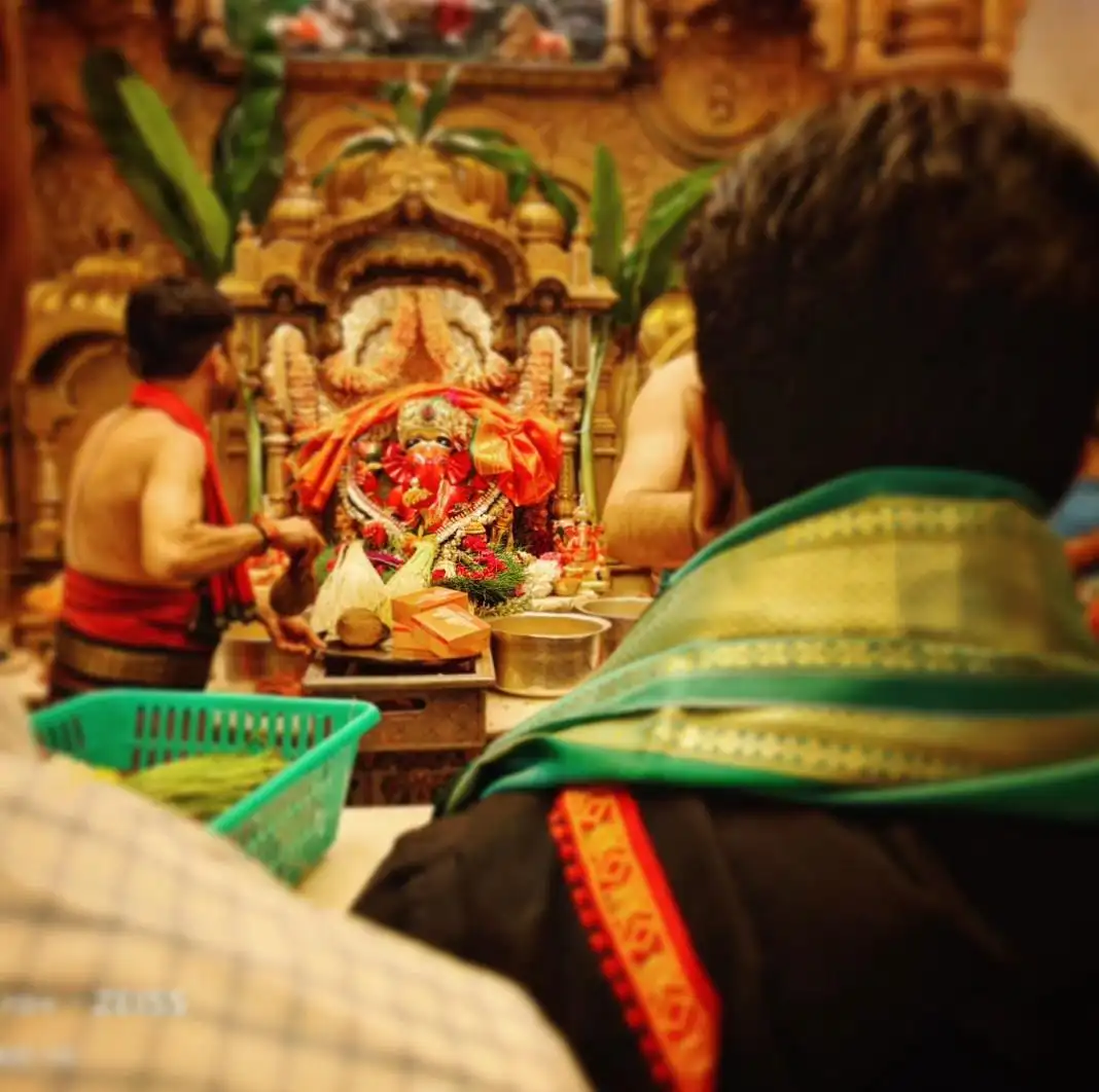 Ram Charan Visits Mumbai Siddhi Vinayak Temple
