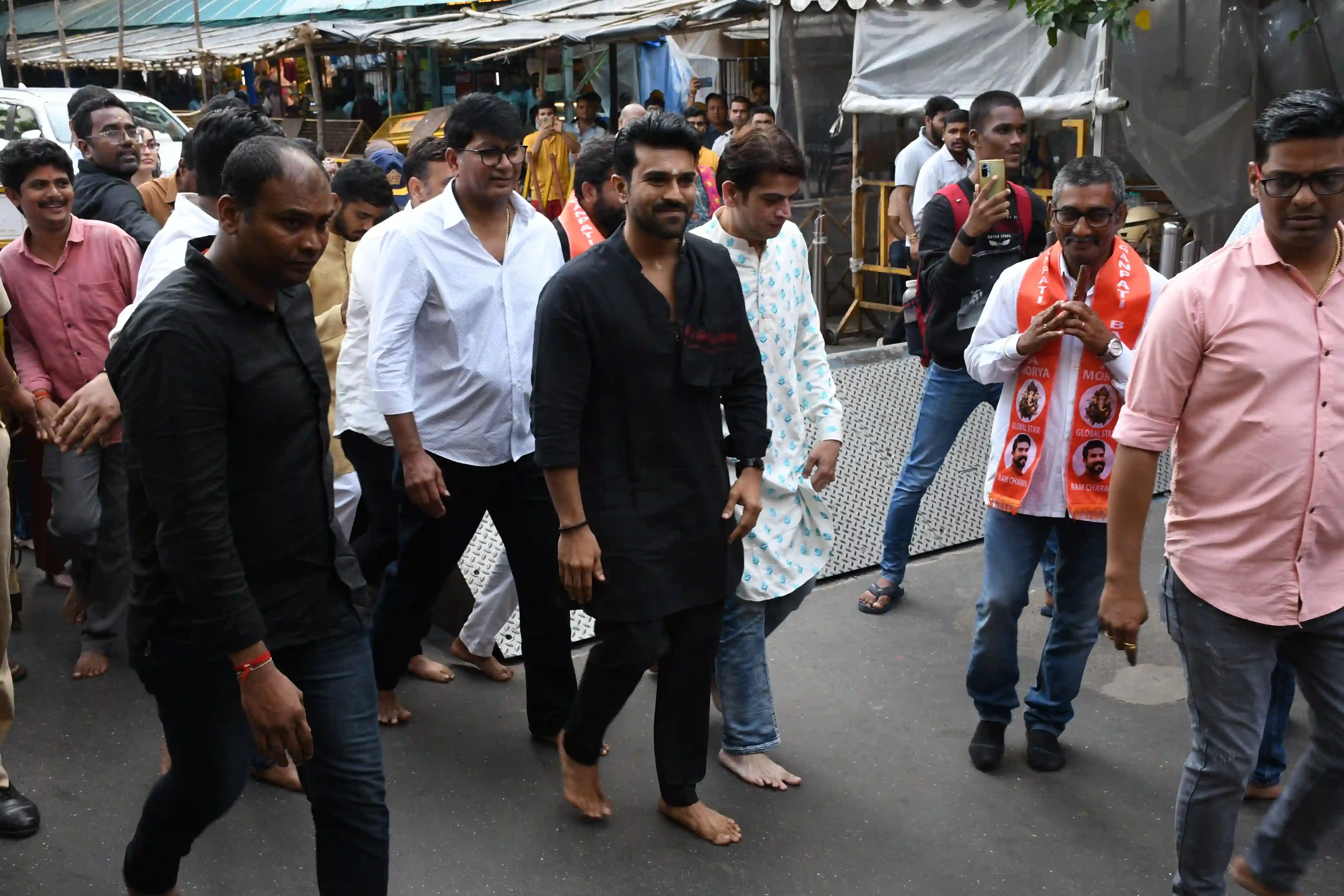 Ram Charan Visits Mumbai Siddhi Vinayak Temple