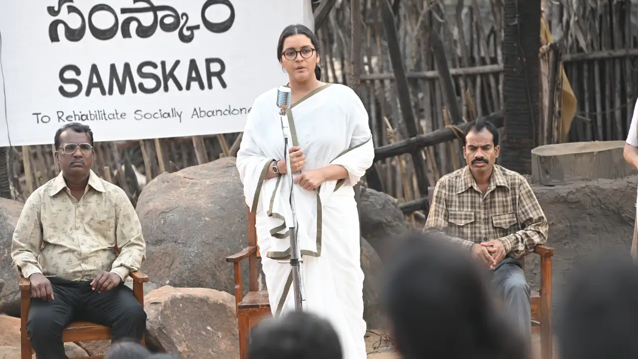 Renu Desai Looks in Tiger Nageswara Rao Movie