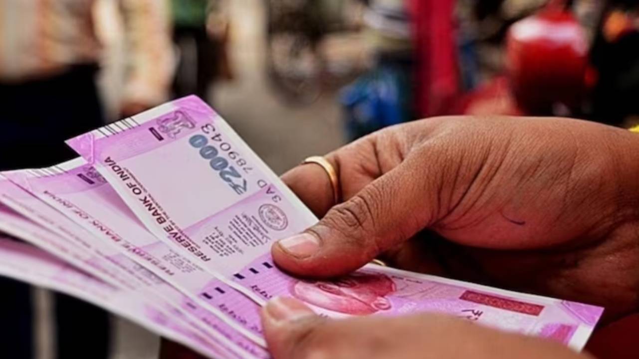 2000 Rupees Note : లాస్ట్ డే..! రూ.2వేల నోట్లు మార్చుకోవడానికి ముగియనున్న గడువు.. మీరు ఈ విషయాలు తెలుసుకోవాలి.. 2000 Rupees Note : లాస్ట్ డే..! రూ.2వేల నోట్లు మార్చుకోవడానికి ముగియనున్న గడువు.. మీరు ఈ విషయాలు తెలుసుకోవాలి..
