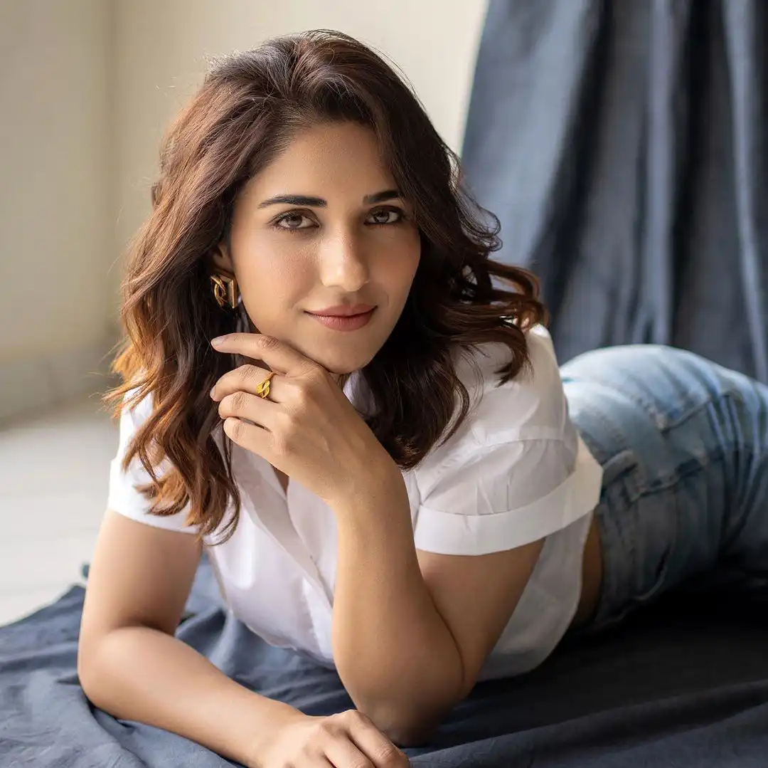 Ruhani Sharma Cute Photos