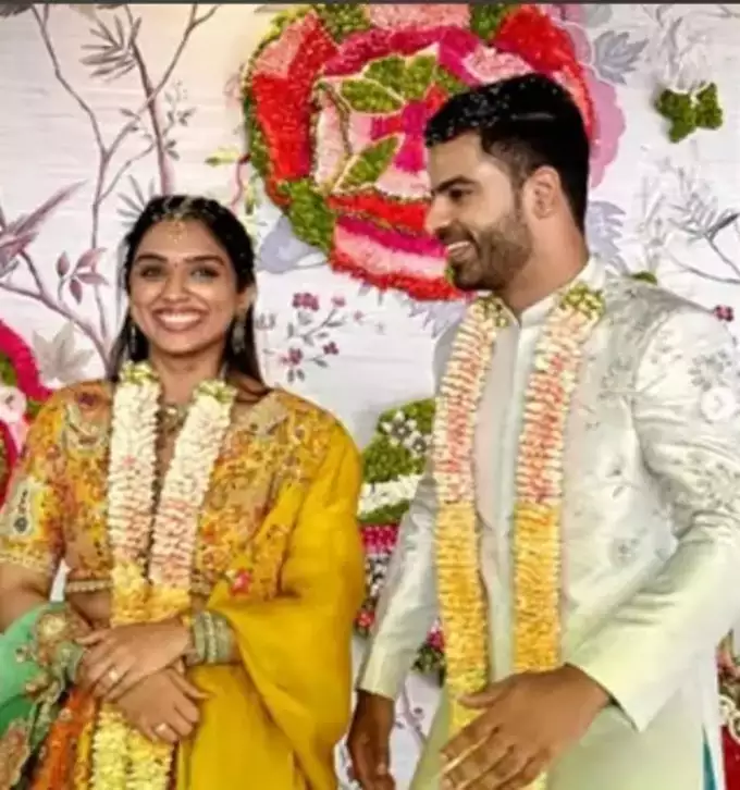 Saindhav star Venkatesh daughter engagement photos
