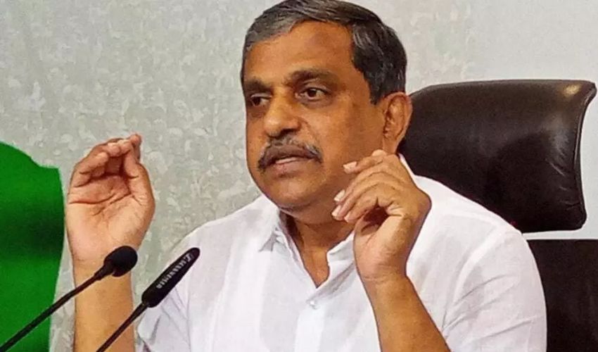 Sajjala Ramakrishna Reddy : చంద్రబాబు ఏమన్నా విప్లవ వీరుడా, అవినీతి చేసి జైలుకెళ్ళిన వ్యక్తి : సజ్జల సెటైర్లు Sajjala Ramakrishna Reddy : చంద్రబాబు ఏమన్నా విప్లవ వీరుడా, అవినీతి చేసి జైలుకెళ్ళిన వ్యక్తి : సజ్జల సెటైర్లు