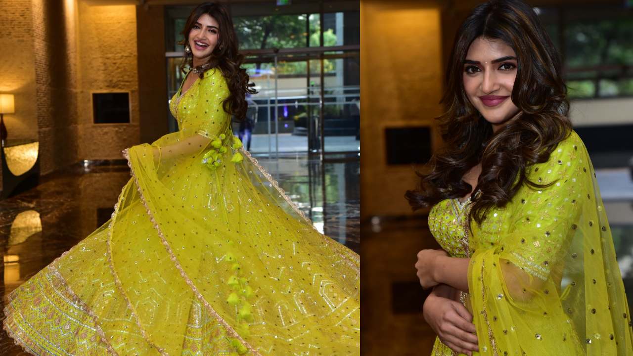 Sreeleela : చిలుక పచ్చ కోకలో శ్రీలీల సింగారాలు..