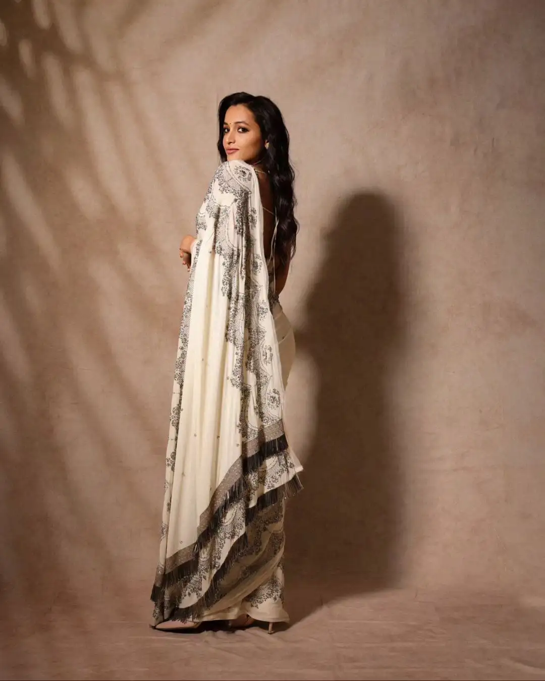 Srinidhi Shetty Super Looks in Saree