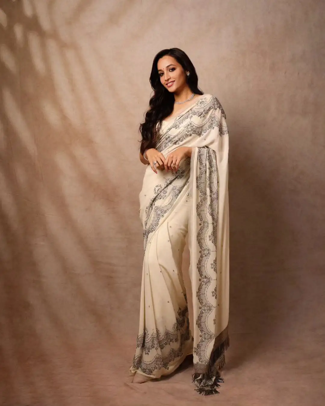 Srinidhi Shetty Super Looks in Saree