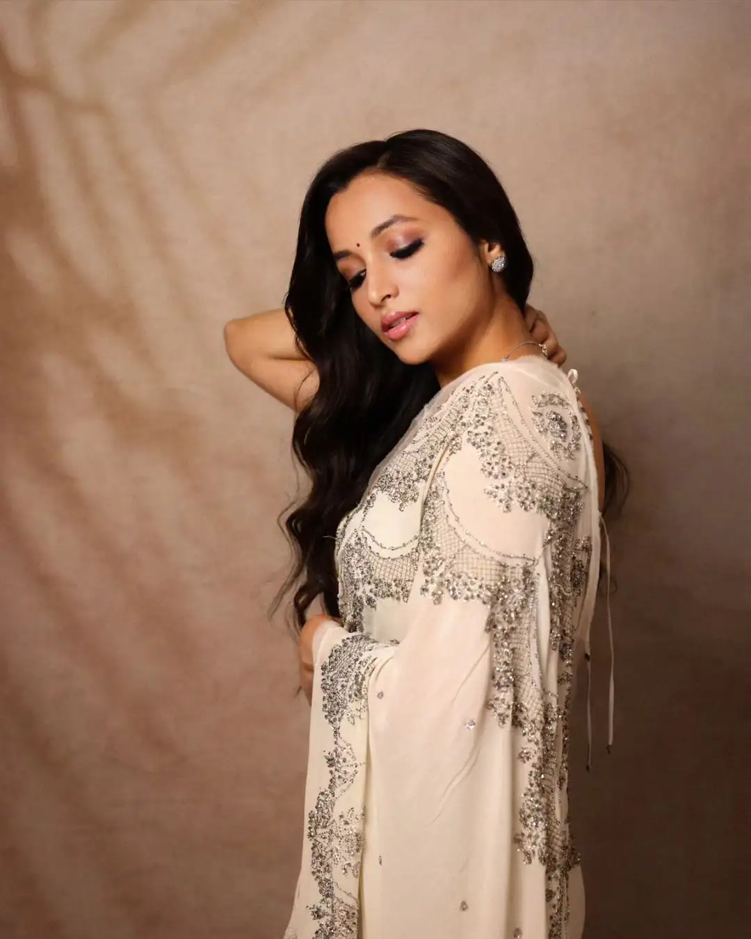 Srinidhi Shetty Super Looks in Saree