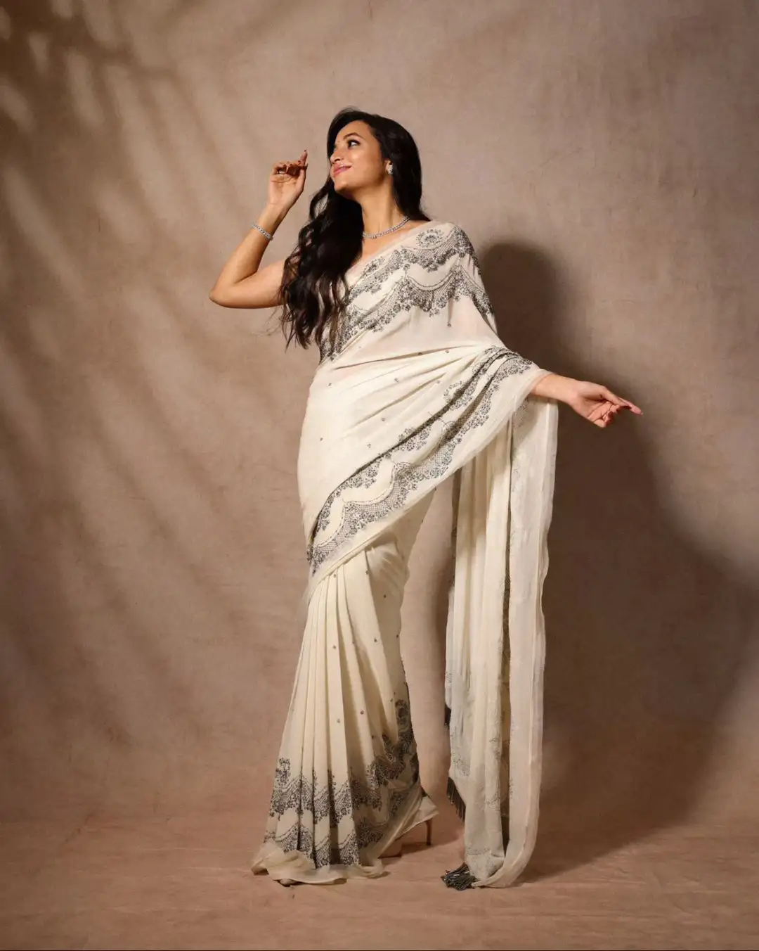 Srinidhi Shetty Super Looks in Saree