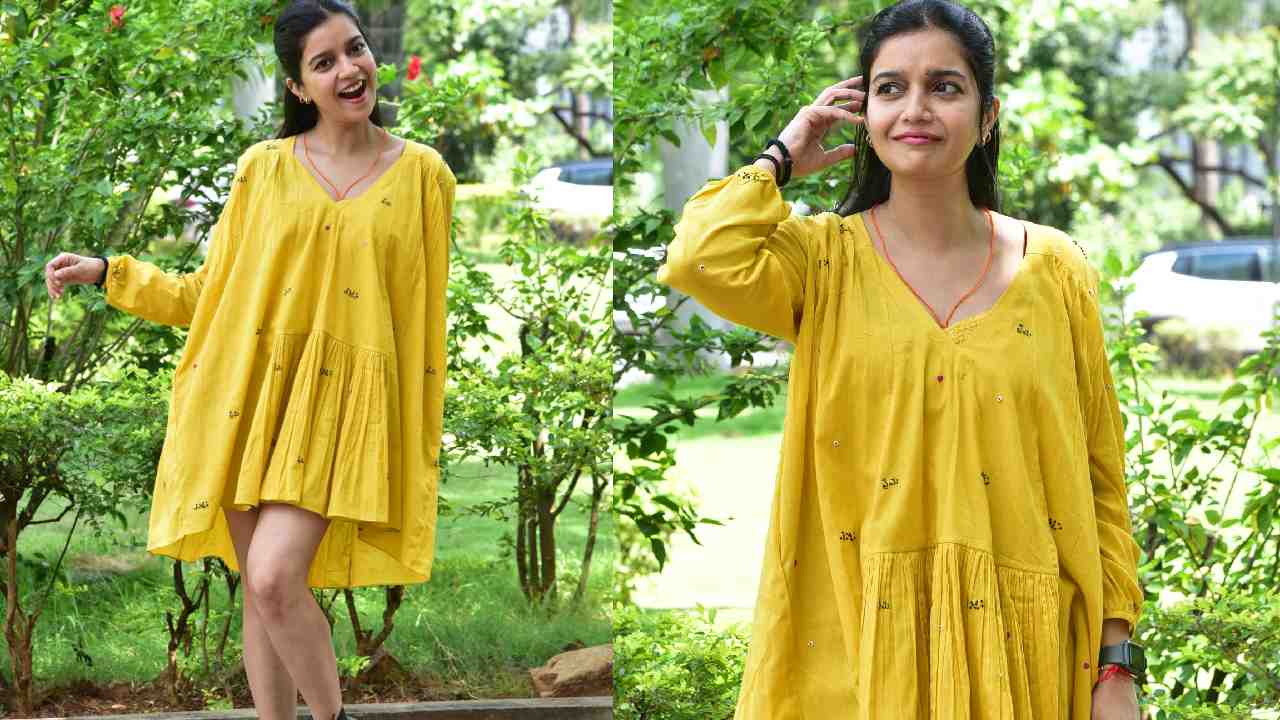 Swathi Reddy : బుల్లి డ్రెస్‌లో కలర్స్ స్వాతి కలర్స్..