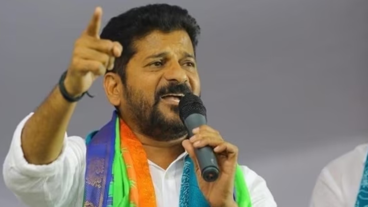 Revanth Reddy : కాంగ్రెస్ సునామిని చూసి కోట్ల రూపాయలతో కేటీఆర్ ఫేక్ ప్రచారాలు : రేవంత్ రెడ్డి Revanth Reddy : కాంగ్రెస్ సునామిని చూసి కోట్ల రూపాయలతో కేటీఆర్ ఫేక్ ప్రచారాలు : రేవంత్ రెడ్డి