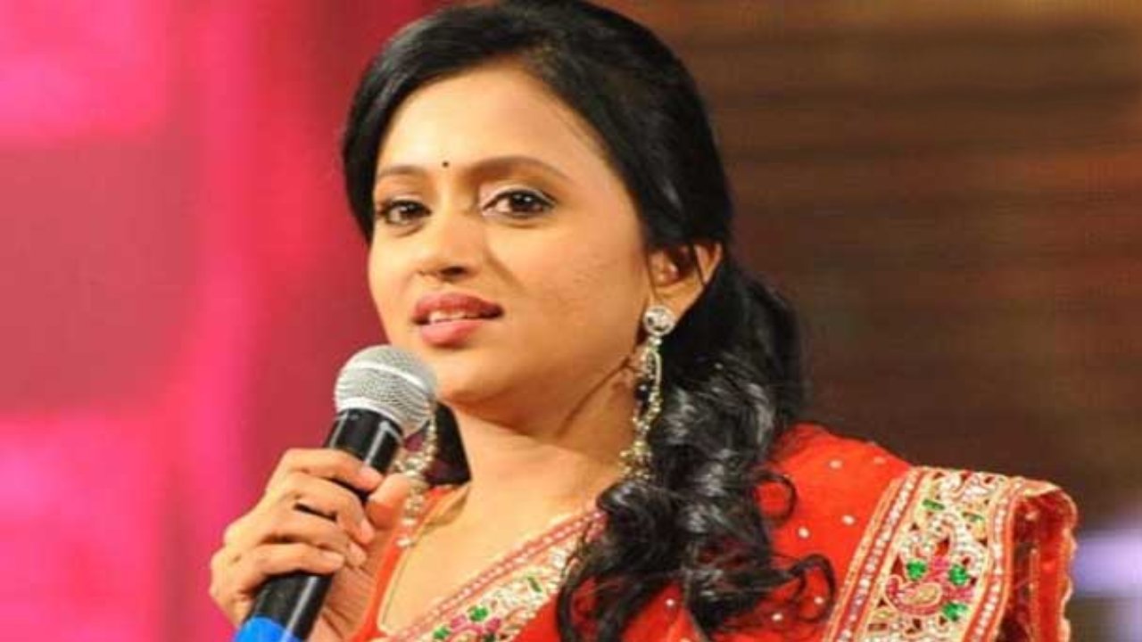Anchor Suma : విలేకర్లు, యాంకర్ సుమ మధ్య గొడవ.. సారీ చెప్పిన వీడియో వైరల్.. Anchor Suma : విలేకర్లు, యాంకర్ సుమ మధ్య గొడవ.. సారీ చెప్పిన వీడియో వైరల్..