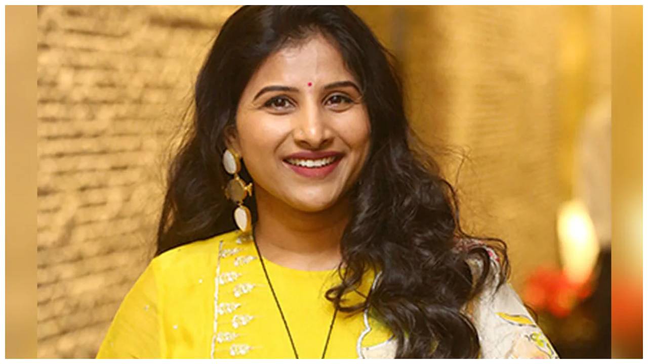 Singer Mangli : బావతో మంగ్లీ పెళ్లి.. క్లారిటీ ఇచ్చిన సింగర్.. మా బావతో పెళ్లి..! Singer Mangli : బావతో మంగ్లీ పెళ్లి.. క్లారిటీ ఇచ్చిన సింగర్.. మా బావతో పెళ్లి..!