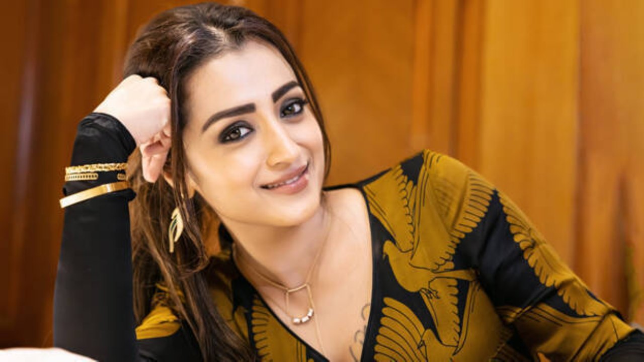 Trisha Krishnan : సెకండ్ ఇన్నింగ్స్లో త్రిష కూడా బోల్డ్ సీన్స్కి రెడీ అవుతుందా? లియో సినిమాలో విజయ్తో లిప్ కిస్.. Trisha Krishnan : సెకండ్ ఇన్నింగ్స్లో త్రిష కూడా బోల్డ్ సీన్స్కి రెడీ అవుతుందా? లియో సినిమాలో విజయ్తో లిప్ కిస్..