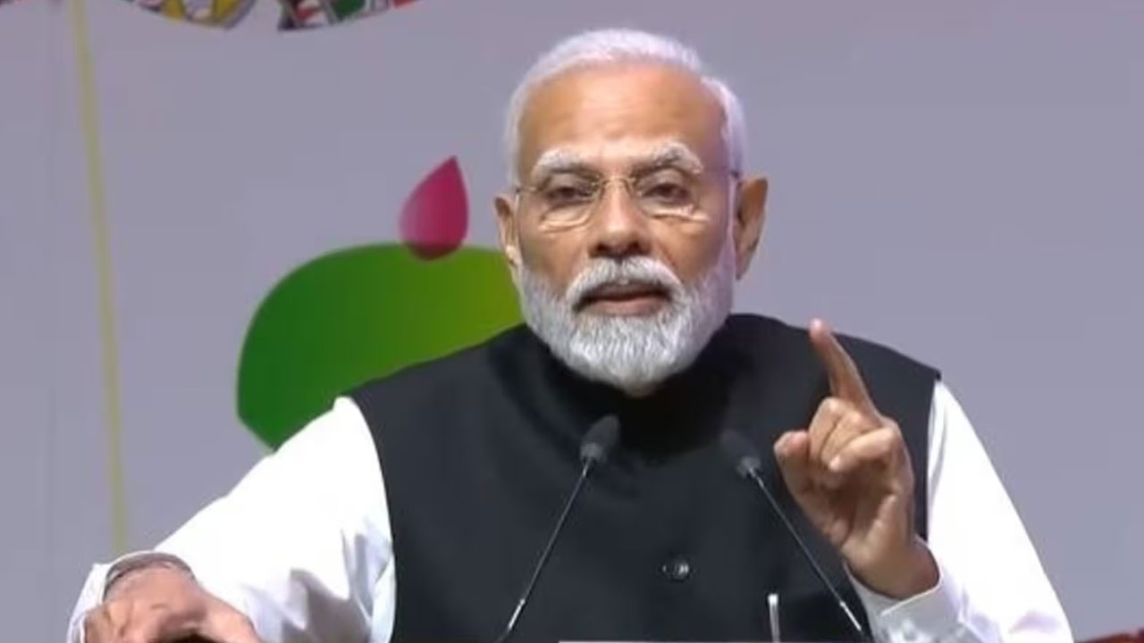 Israel Palestine Conflict: గాజా ఆసుపత్రి దాడిపై ప్రధాని మోదీ విచారం.. దోషుల్ని విడిచిపెట్టొద్దంటూ హెచ్చరిక Israel Palestine Conflict: గాజా ఆసుపత్రి దాడిపై ప్రధాని మోదీ విచారం.. దోషుల్ని విడిచిపెట్టొద్దంటూ హెచ్చరిక