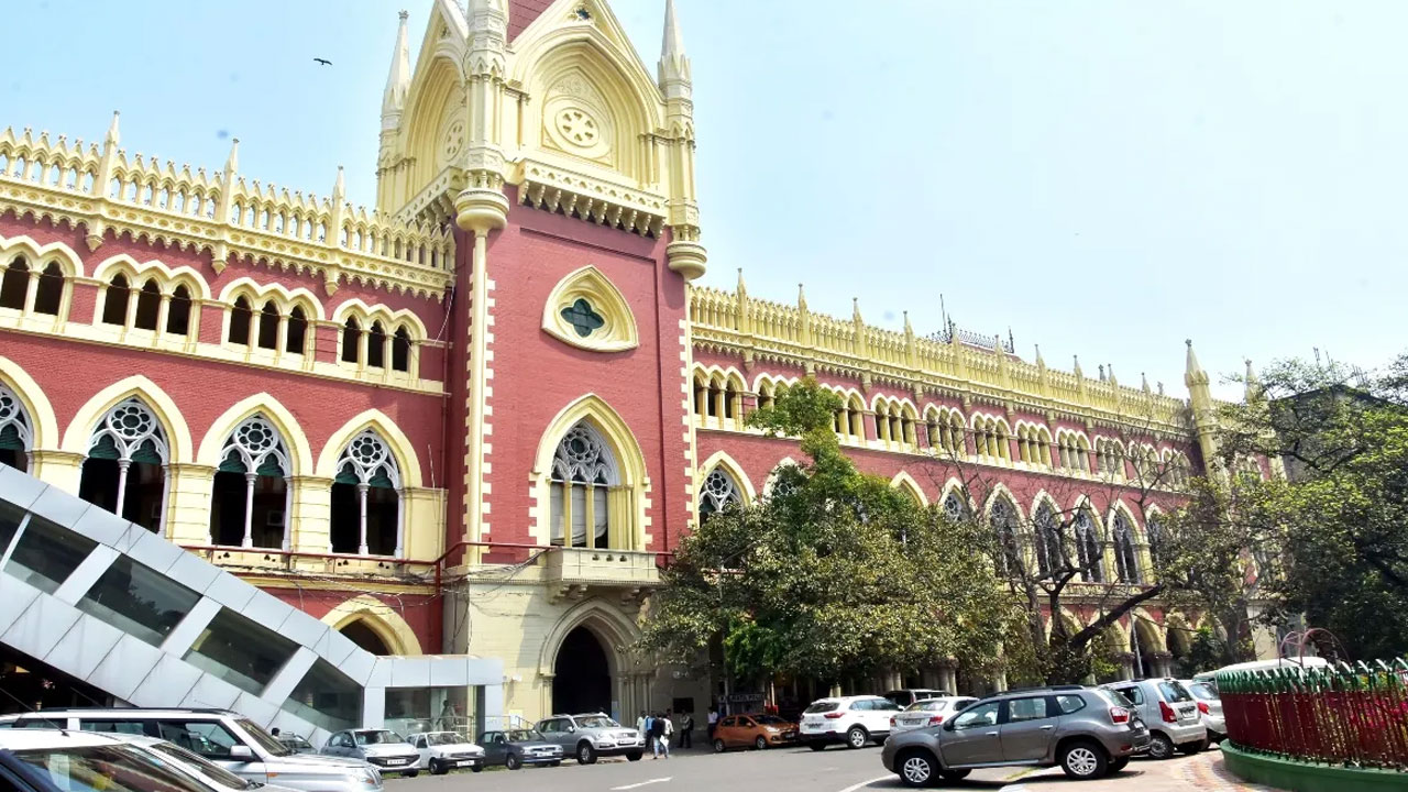 Calcutta High Court: ఆ 2 నిమిషాల ఎంజాయ్కి బదులు అమ్మాయిలు కోరికల్ని నియంత్రించుకోవాలి.. కోర్టు సంచలన వ్యాఖ్యలు Calcutta High Court: ఆ 2 నిమిషాల ఎంజాయ్కి బదులు అమ్మాయిలు కోరికల్ని నియంత్రించుకోవాలి.. కోర్టు సంచలన వ్యాఖ్యలు