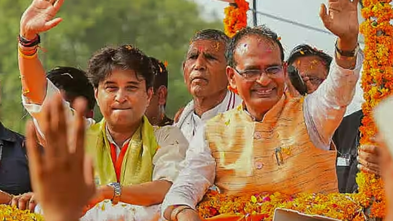 Assembly Elections 2023: కాంగ్రెస్లో ఉన్నప్పుడే బీజేపీతో మంచి సంబంధాలు ఉండేవి.. కేంద్రమంత్రి సిందియా సంచలన వ్యాఖ్యలు Assembly Elections 2023: కాంగ్రెస్లో ఉన్నప్పుడే బీజేపీతో మంచి సంబంధాలు ఉండేవి.. కేంద్రమంత్రి సిందియా సంచలన వ్యాఖ్యలు