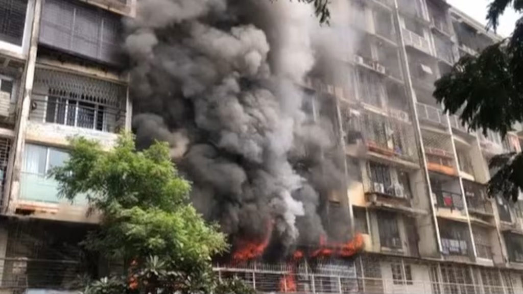 fire breakout building in Kandivali in Mumbai two dead and several injured