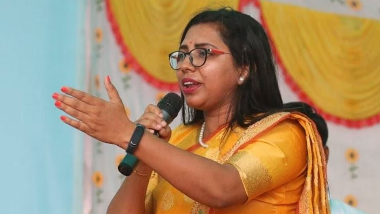 Assembly Elections 2023: సబ్ కలెక్టర్ పదవికి రాజీనామా చేసి కాంగ్రెస్లో చేరితే ఊహించని ట్విస్ట్ ఎదురైంది Assembly Elections 2023: సబ్ కలెక్టర్ పదవికి రాజీనామా చేసి కాంగ్రెస్లో చేరితే ఊహించని ట్విస్ట్ ఎదురైంది