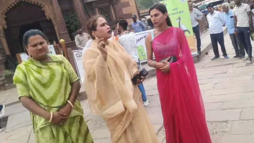 Transgenders mobilizing people to vote through street plays