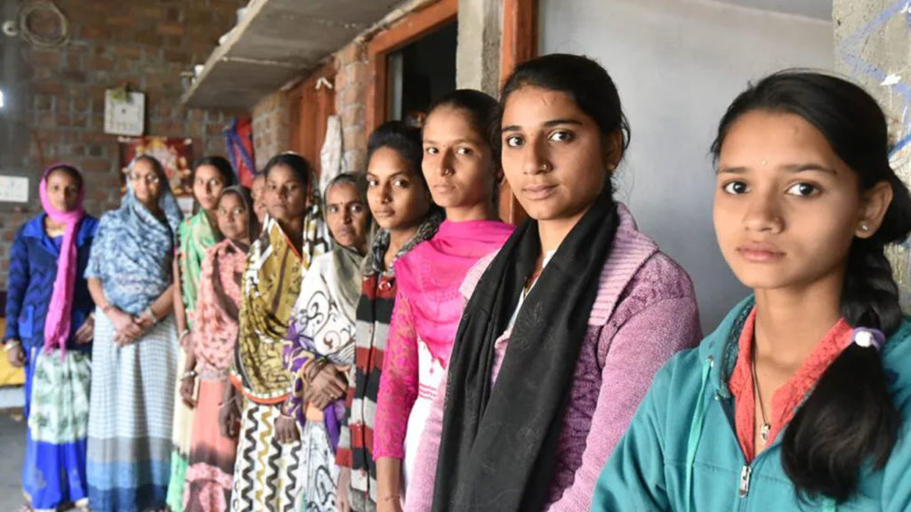 madhya pradesh cm announces 35 percent reservations in all govt jobs for women