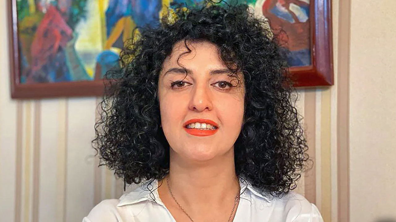 Narges Mohammadi: ఇరాన్లో మహిళా హక్కుల పోరాటం.. నర్గెస్ మొహమ్మదీకు నోబెల్ శాంతి బహుమతి Narges Mohammadi: ఇరాన్లో మహిళా హక్కుల పోరాటం.. నర్గెస్ మొహమ్మదీకు నోబెల్ శాంతి బహుమతి