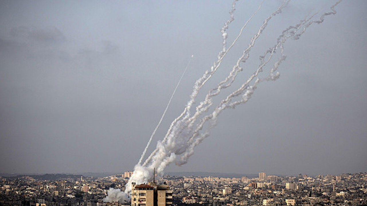Israel Palestina Crisis: హమాస్ దాడిలో 40 మంది మృతి, 500కు పైగా గాయాలు.. ఇజ్రాయెల్లో చల్లారని ఉద్రిక్తతలు Israel Palestina Crisis: హమాస్ దాడిలో 40 మంది మృతి, 500కు పైగా గాయాలు.. ఇజ్రాయెల్లో చల్లారని ఉద్రిక్తతలు