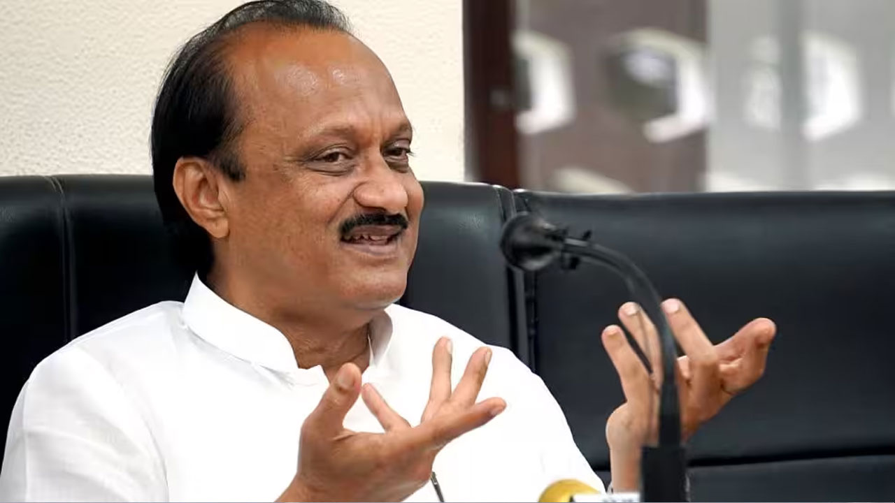 Ajit Pawar: ఛత్రపతి శివాజీ, అంబేద్కర్లను గుర్తు చేసుకుంటూ తన 100 రోజుల పాలన గురించి బహిరంగ లేఖ రాసిన అజిత్ పవార్ Ajit Pawar: ఛత్రపతి శివాజీ, అంబేద్కర్లను గుర్తు చేసుకుంటూ తన 100 రోజుల పాలన గురించి బహిరంగ లేఖ రాసిన అజిత్ పవార్