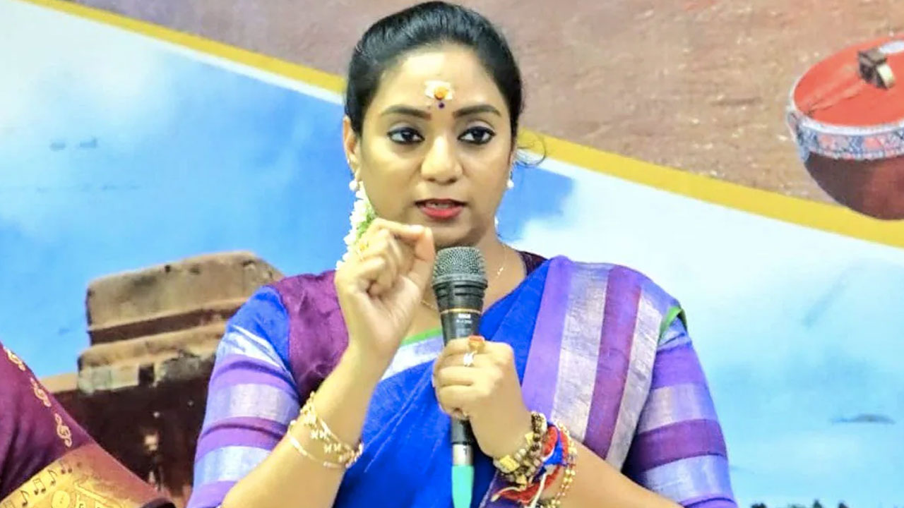 Chandira Priyanga: మంత్రి పదవికి రాజీనామా చేసిన పుదుచ్చేరి ఏకైక మహిళ ఎమ్మెల్యే.. అనంతరం సంచలన వ్యాఖ్యలు Chandira Priyanga: మంత్రి పదవికి రాజీనామా చేసిన పుదుచ్చేరి ఏకైక మహిళ ఎమ్మెల్యే.. అనంతరం సంచలన వ్యాఖ్యలు