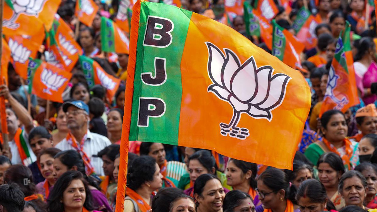 Assembly Electoins 2024: ఎన్నికల ముందు బీజేపీకి షాక్.. ఒకే నియోజకవర్గంలో 6 మండల అధ్యక్షులు రాజీనామా Assembly Electoins 2024: ఎన్నికల ముందు బీజేపీకి షాక్.. ఒకే నియోజకవర్గంలో 6 మండల అధ్యక్షులు రాజీనామా