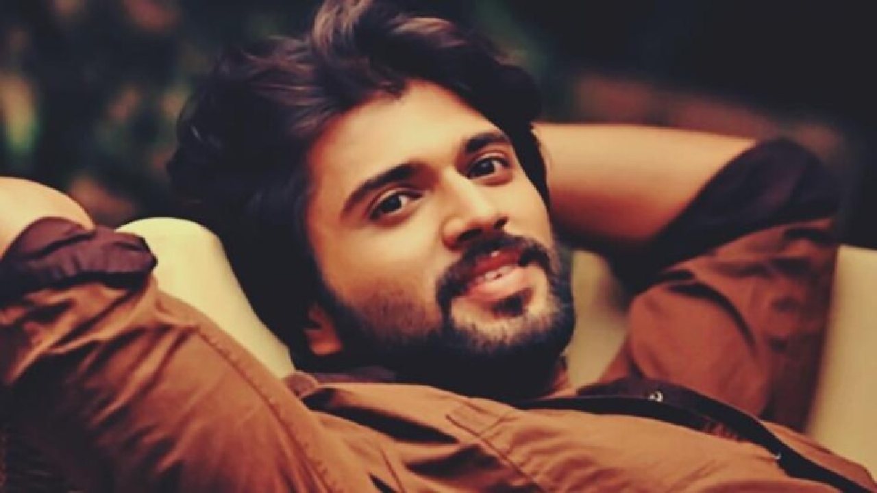 Vijay Deverakonda : పీరియాడిక్ యాక్షన్ డ్రామాలో విజయ్ దేవరకొండ.. దర్శకుడు ఎవరో తెలుసా..? Vijay Deverakonda : పీరియాడిక్ యాక్షన్ డ్రామాలో విజయ్ దేవరకొండ.. దర్శకుడు ఎవరో తెలుసా..?
